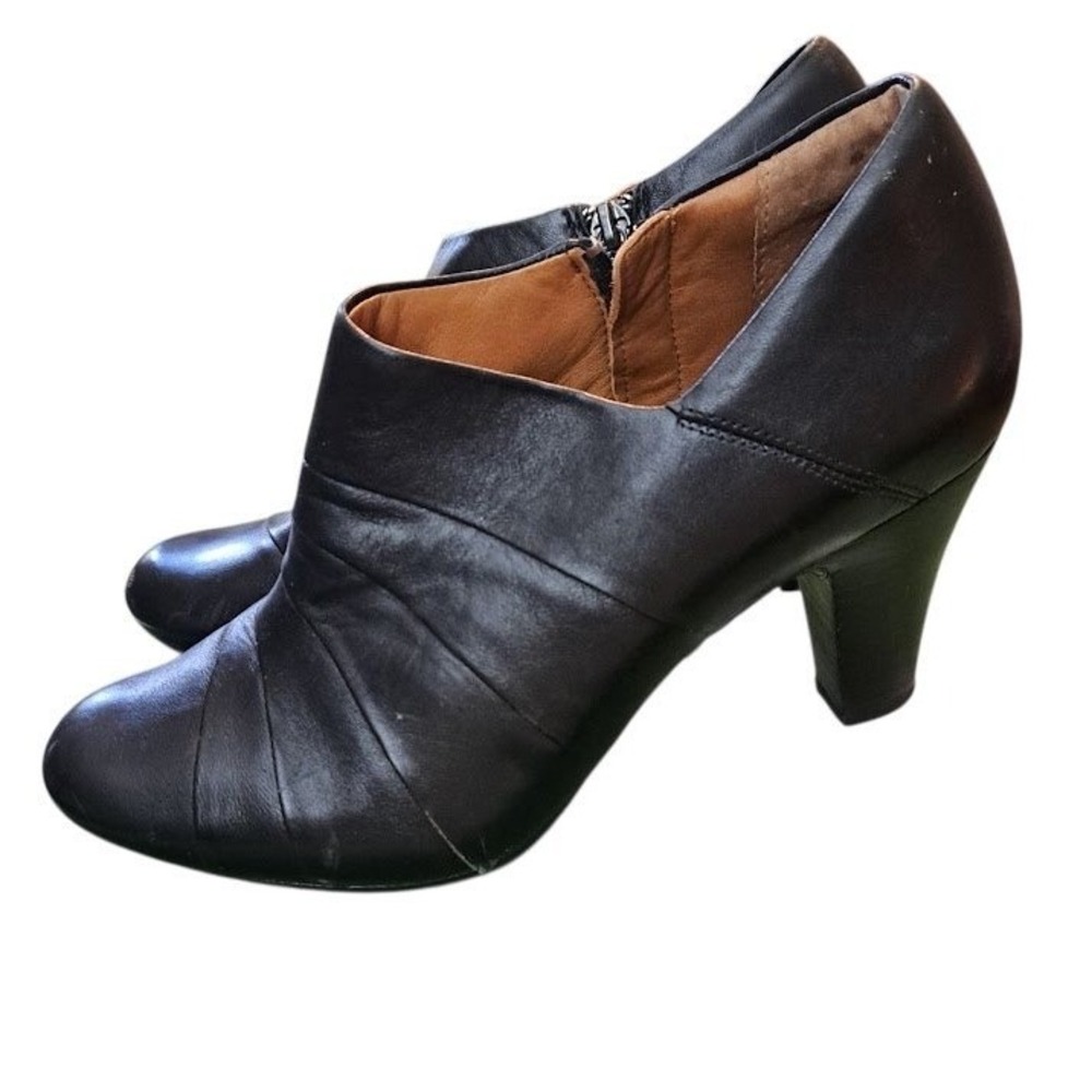 Clarks Artisan Black Leather Pleated Shooties Ankle Boots Side Zip Heel 9M